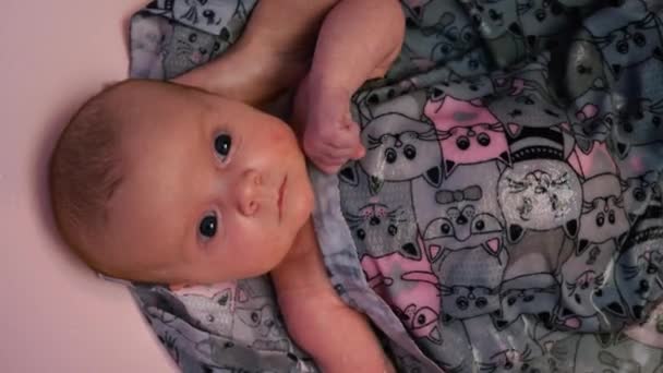 Care Newborn Baby Bathroom Mother Bathes Her Baby — Stock Video
