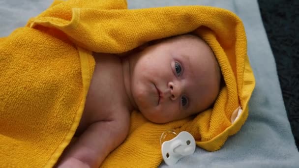 Close Newborn Baby Girls Face Lying Bed Gray Blanket Yellow — Stock Video