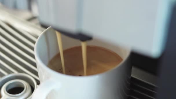 Kahve Makinesi Sabahları Espresso Ristretto Yapıyor Sabahları Sıcak Aromatik Kahve — Stok video