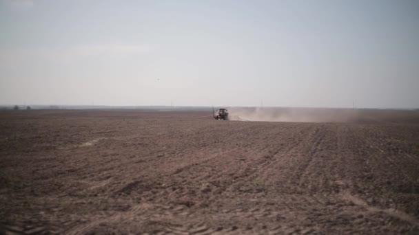 Traktor Dengan Penanam Lapangan Menabur Jagung Pertanian Dan Agronomi Dalam — Stok Video