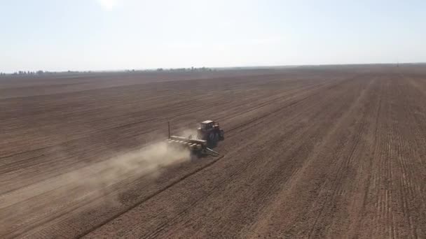Traktor Zasévající Zemědělské Pole Pšenice Kukuřice Práce Farmě Pro Výsadbu — Stock video