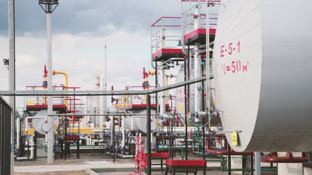 Резервуары Хранения Нефти Газа Химикатов Нефтехимическом Заводе Газовой Тяжелой Промышленности — стоковое видео
