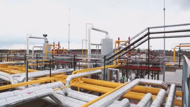 石油和天然气工业领域的管道 泵站和天然气管道罐 — 图库视频影像