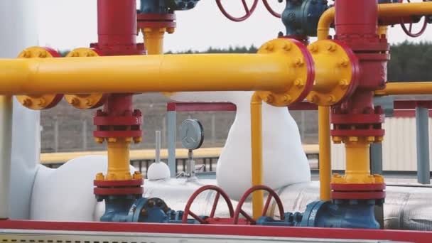 Gás Combustível Tubo Amarelo Com Medidor Pressão Válvulas Aberturas Transmissão — Vídeo de Stock