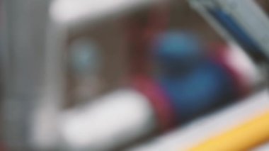 Doğal gaz üretimi ve pompalama tesisinde endüstriyel kompresör. Petrol endüstrisi için doğalgaz nakil sistemi ve boru hattı