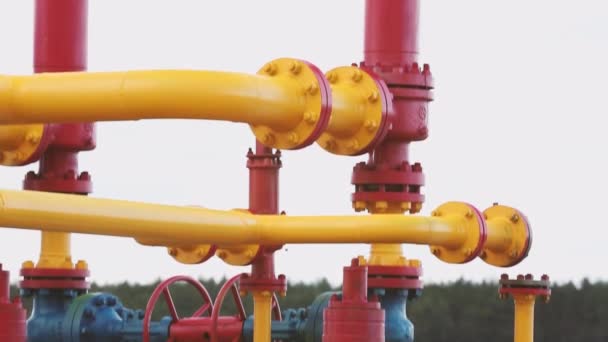 重油和焦油生产行业 带有传感器和阀门的气体输送管道系统 — 图库视频影像