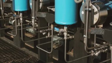Gaz dağıtım sistemi için endüstriyel kompresör istasyonu. Kimyasal üretimde doğalgaz pompalanması