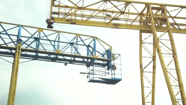 Gantry Crane Operation Heavy Steel Industry Yellow Crane Water Clear — ストック動画
