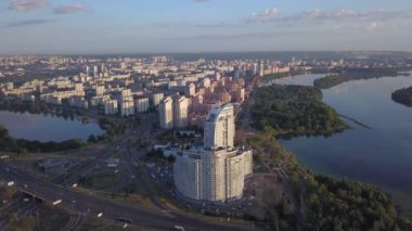 Kiev 'in yeni bir mahallesinin havadan görünüşü. Büyük bir Avrupa şehri, Ukrayna 'nın başkenti.