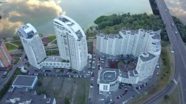 Ukrayna 'nın Kiev kenti yazın kuş bakışı bir manzaradan. Güzel Avrupa başkentinin havadan görünüşü