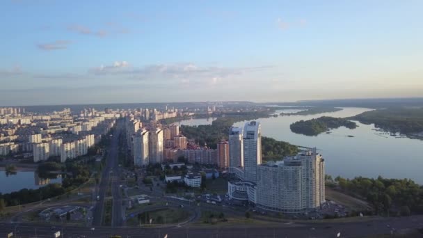 Kijów Ukraina Widok Powietrza Miasto Letni Dzień Budynki Wieżowe Ruch — Wideo stockowe