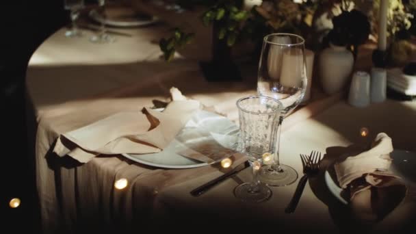 Gyönyörű Esküvői Asztal Dekoráció Minden Díszített Pasztell Színek Kamera Mozgó — Stock videók