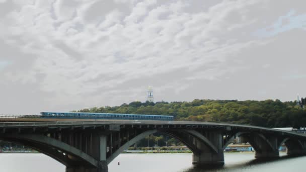 Vista Ponte Metro Kiev Ucrânia Tráfego Animado Horário Verão Câmara — Vídeo de Stock