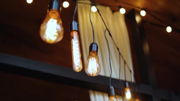 Внутренняя Лампа Потолке Возле Большого Окна Лампа Лофт Кафе Красивое — стоковое видео