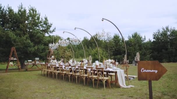 Masa Mum Kurutulmuş Pastel Çiçeklerle Servis Edildi Boho Tarzı Düğün — Stok video