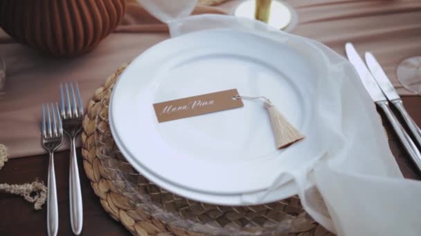 Pratos Bonitos Cima Mesa Bela Decoração Casamento Todos Decorados Estilo — Vídeo de Stock