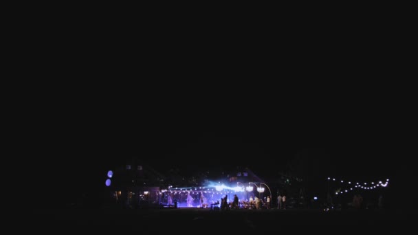 Dyskoteka Weselu Przytulna Atmosfera Wesela Promieniach Światła Disco Ball Świeżym — Wideo stockowe