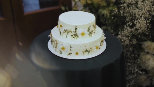 Beautiful Wedding Cake Decorated Dried Wild Flowers Evening Wooden Vintage — Video Stock