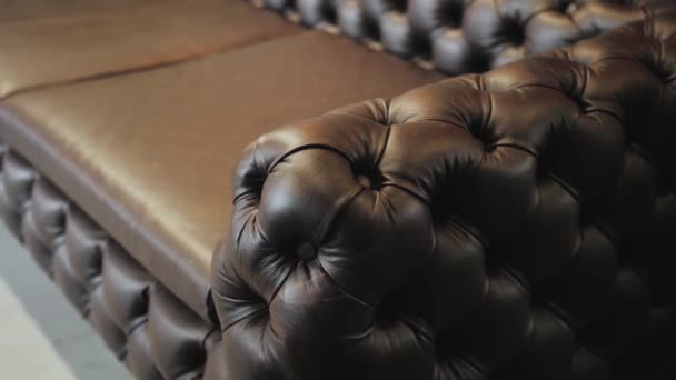Close Leather Pattern Black Luxury Sofa Office Background Texture Handheld — Vídeo de stock