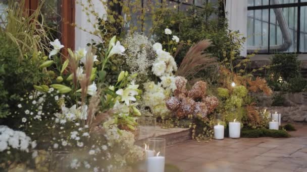 Close Wedding Floristic Decoration Burning Candles Wooden Vintage Door Decorated — Stockvideo