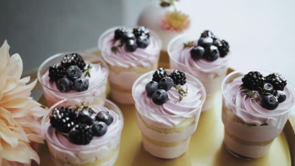 Candy Bar Wedding Candy Buffet Tasty Small Cheesecake Blueberries Blackberry — Stock videók