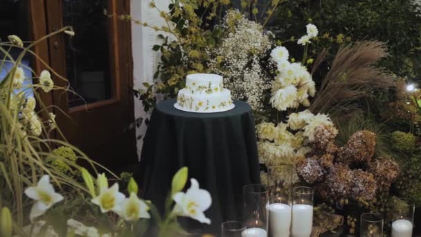 Beautiful Wedding Cake Decorated Dried Wild Flowers Evening Wooden Vintage — Stock video