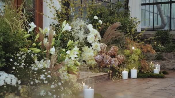 Närbild Bröllop Floristisk Dekoration Trä Vintage Dörr Dekorerad Som Ett — Stockvideo