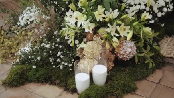Hochzeit Florale Komposition Aus Frischen Blumen Schöner Blumenschmuck Mit Weißen — Stockvideo