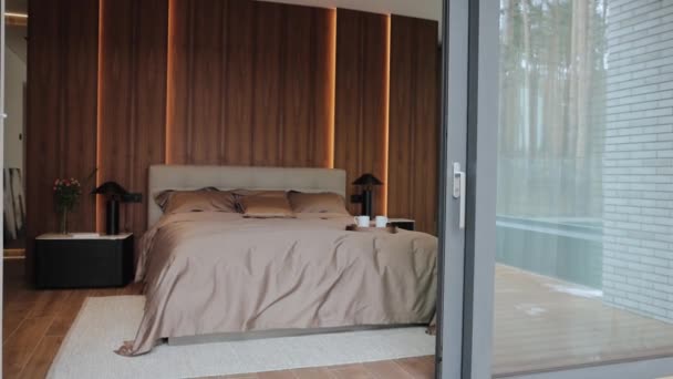 Luxurious Bedroom Brown Building Large Bed Sliding Glass Door Balcony — Stock Video