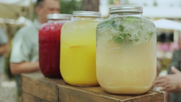 Limon Suyu Limon Suyu Kokteyl Gibi Çeşitli Sıvı Içecekler Içeren Stok Video