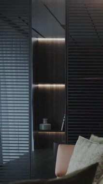  Dikey ekran: İçinde büyük bir ayna olan modern dolap. Kimse vurulmayacak. Modern minimalist oturma odası. 4k