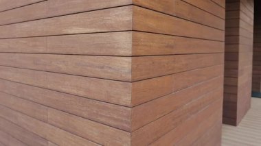 Ahşap paneller modern mimaride zengin dokulara ve sıcak renklere sahip zarif işçilikleri sergiliyor. Yüksek kalite 4k görüntü