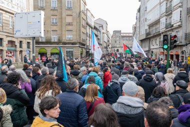 21 Ocak 2024 'te Santiago de Compostela' da Galiçya, İspanya 'nın başkenti Galiçya' da Toconao 'yu taşıyan 26 ton plastik pelet konteynırının kaybedilmesi ve denizin pasifliği üzerine düzenlenen gösteri.