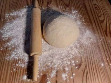 Masaya un serpiştirilmiş buğday.