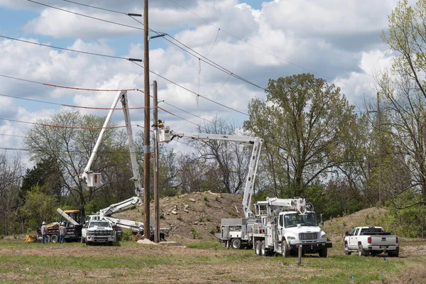 Dayton Ohio May 2023 Electrical Workers Install New Electric Utility — Stock Photo, Image