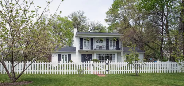 White Picket Fence Front Two Story House Royalty Free Stock Photos