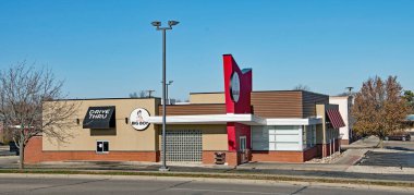 Kettering, Ohio, ABD - 1 Aralık 2024: Frisch, Wilmington Pike 'daki kapılarını 70 yıllık kira temerrütü nedeniyle kapattı.