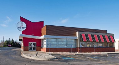 Kettering, Ohio, ABD - 1 Aralık 2024: Frisch, Wilmington Pike 'daki kapılarını 70 yıllık kira temerrütü nedeniyle kapattı.