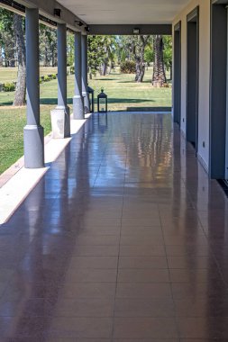 Otelin boş girişi.