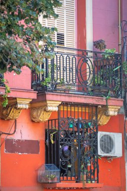 Şehirdeki eski bina.