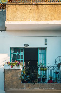 Şehirdeki güzel bir bina.