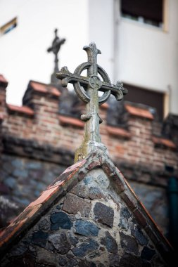 Şehirdeki eski kilise.