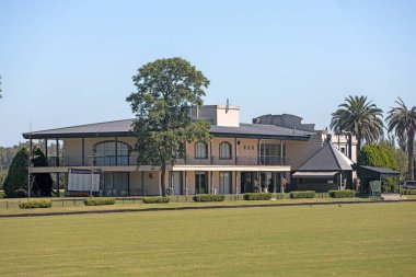 Şehirde modern bir ev.