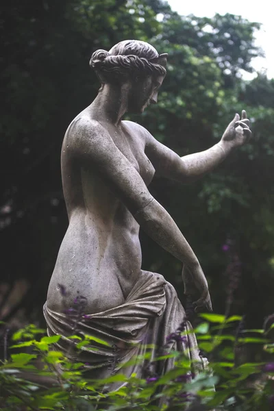 Estatua Femenina Mármol Parque — Foto de Stock