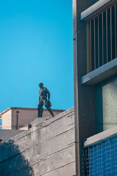 Estatua Del Hombre Techo Del Edificio — Foto de Stock