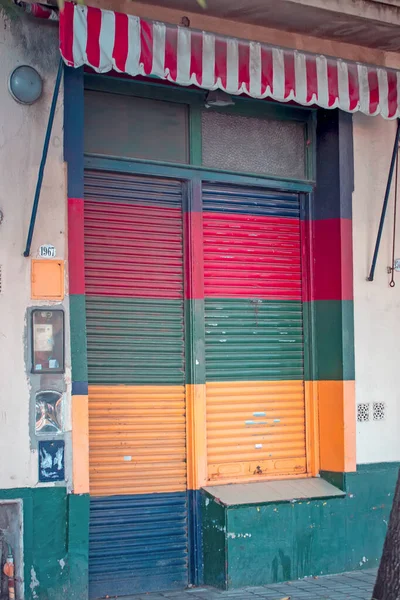 Kolorowy Sklep Zasłona Budynku — Zdjęcie stockowe