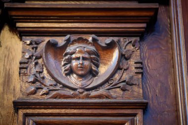 Evin antik ahşap kapısı. 