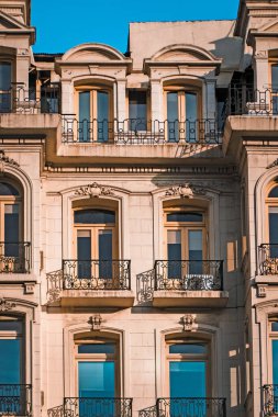 Şehirdeki eski binalar.