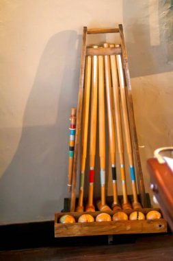 Tahta kriket ekipmanları seti.