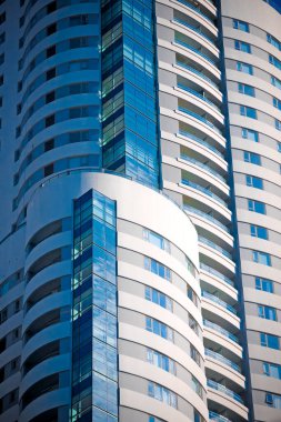 Modern bina dışı, modern ofis binasının ön cephesi.